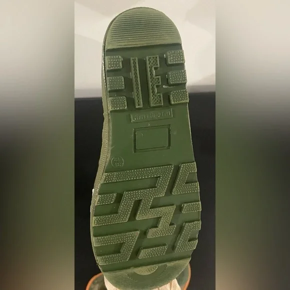 NWOT Kidorable Size 1 Super Cute Dinosaur Rain Boot
Made Rubber
Cotton lining - Picture 4 of 5